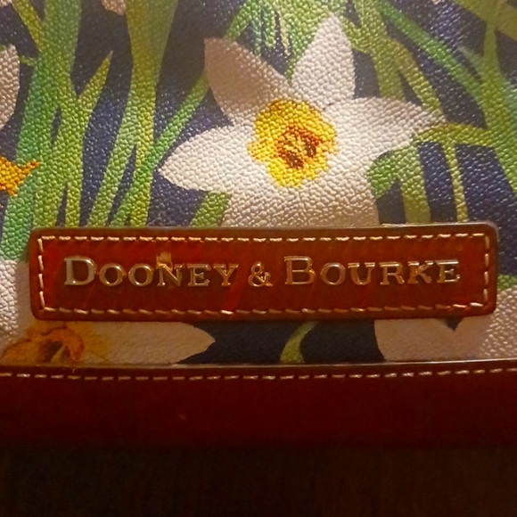 Dooney & Bourke large drawstring bag with matching wrist wallet - Picture 4 of 13